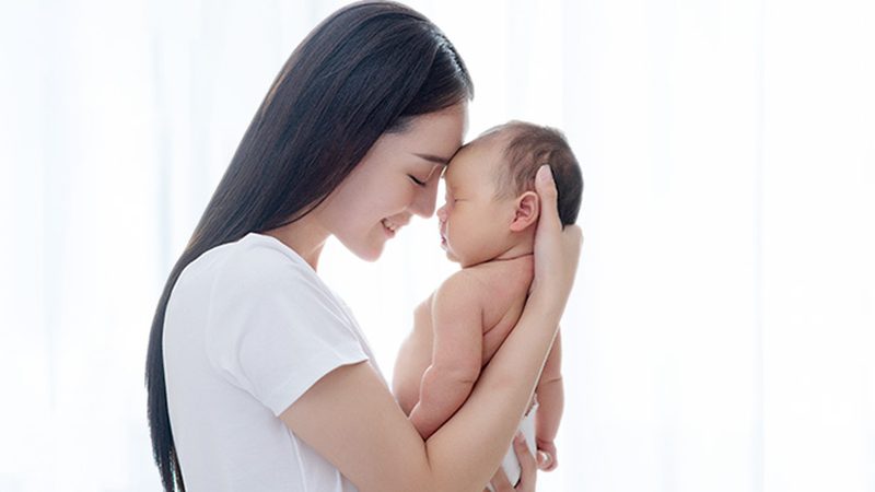 在成都，月子会所和月嫂之间该怎么选